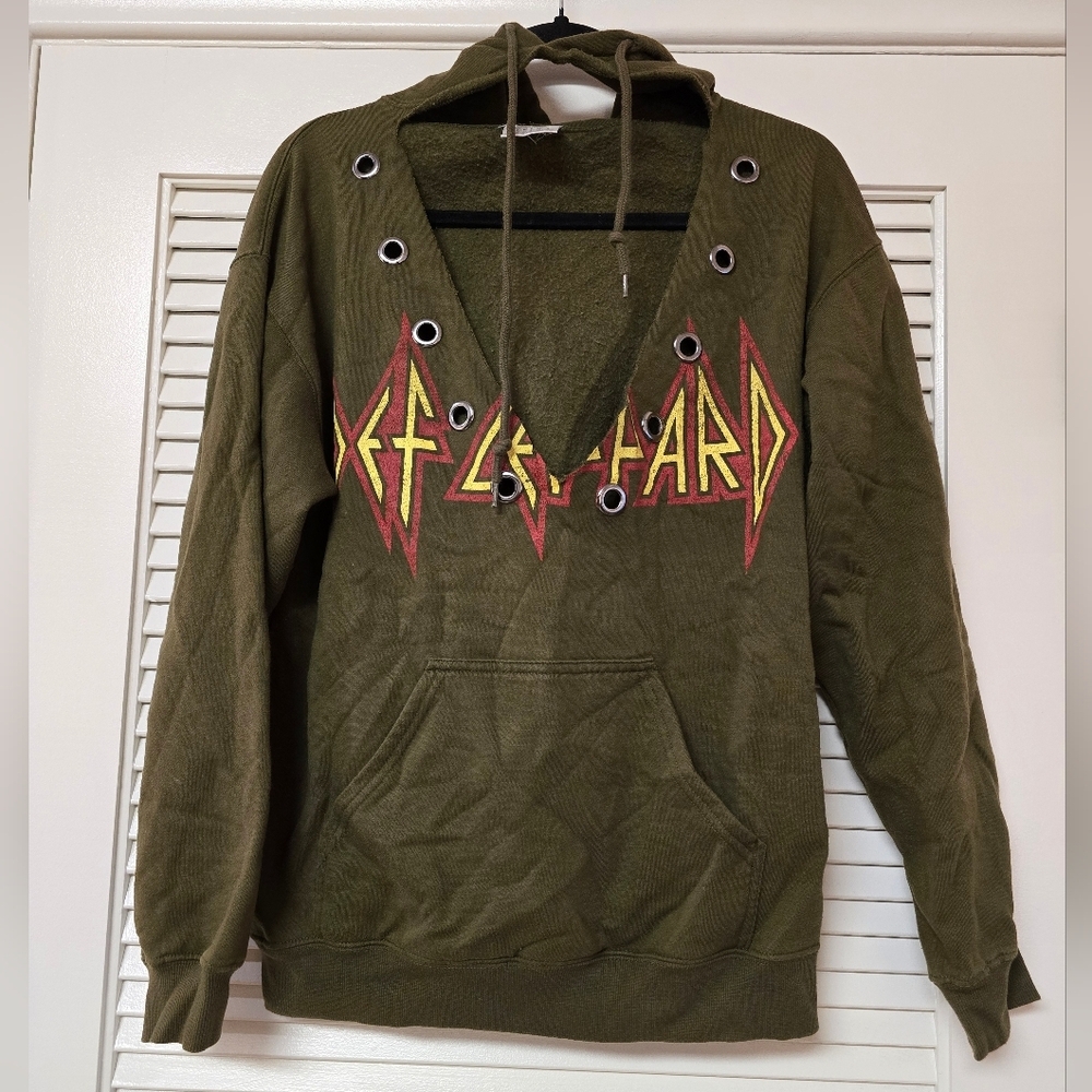 Def Leppard - Distressed Long-Sleeve Cut-Out Pullover Sweater W  Hood & Pocket